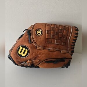 Wilson Softball Glove 12.5” A2500 Right Hand Throw